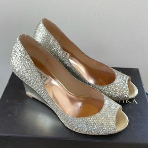NEW IN BOX BADGLEY MISCHKA PLATFORM GLITTER WEDGES, 7.5
